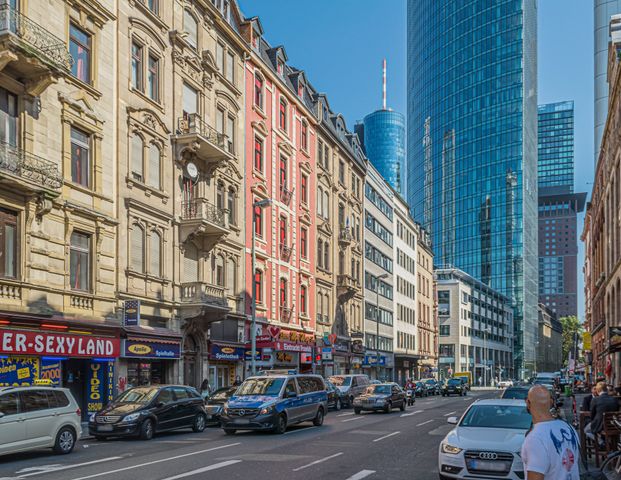 City-Residence: Bahnhofsviertel: Moderne 2-Zimmer-Penthouse-Wohnung mit zwei Balkonen und fantastischem Skylineblick - Foto 1