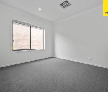 SUBERB 4 BEDROOM HOME! WITH 2 LIVING! - Photo 2