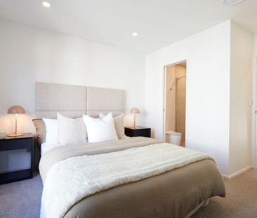 Luxury living with 2 bedrooms 3 bathrooms 2 ... - Photo 4