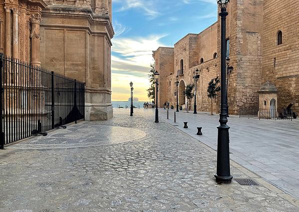 Alquiler mensual a partir del 20 de mayo, estudio con terraza y vistas a la Catedral en el Casco Antiguo, Palma