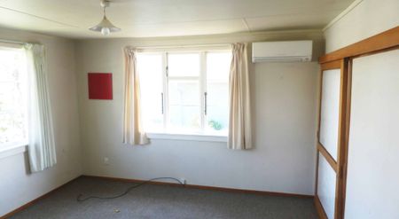 Comfortable Two Bedroom Home - Photo 3