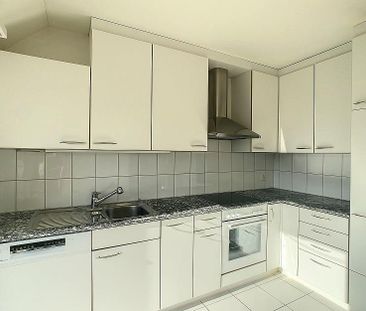 Helle und grosszügige 3.5-Zimmer Dachwohnung in Oberglatt - Photo 2