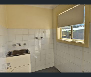 2/8 Bartlett Street, Cowra, NSW 2794 - Photo 6