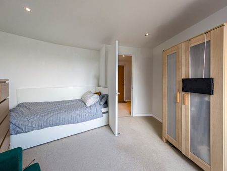 2 Bed Flat, Reed House, SW19 - Photo 4