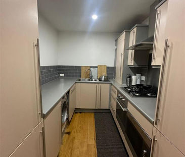 3 bedroom private hall to rent - Photo 6