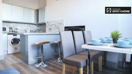 Room in a shared 8-bedroom apartment, Inns Quay, Dublin - Photo 4