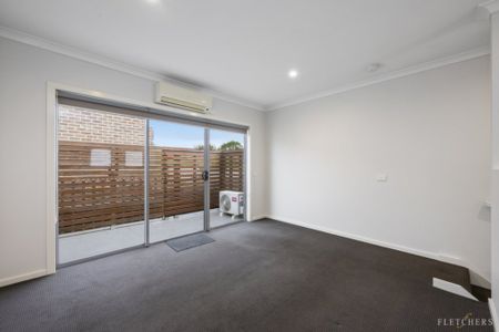 Low Maintenance Townhouse Close to Ballarat Cbd - Photo 4