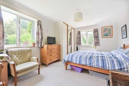 Merrow Chase, Merrow, GU1 - Photo 5