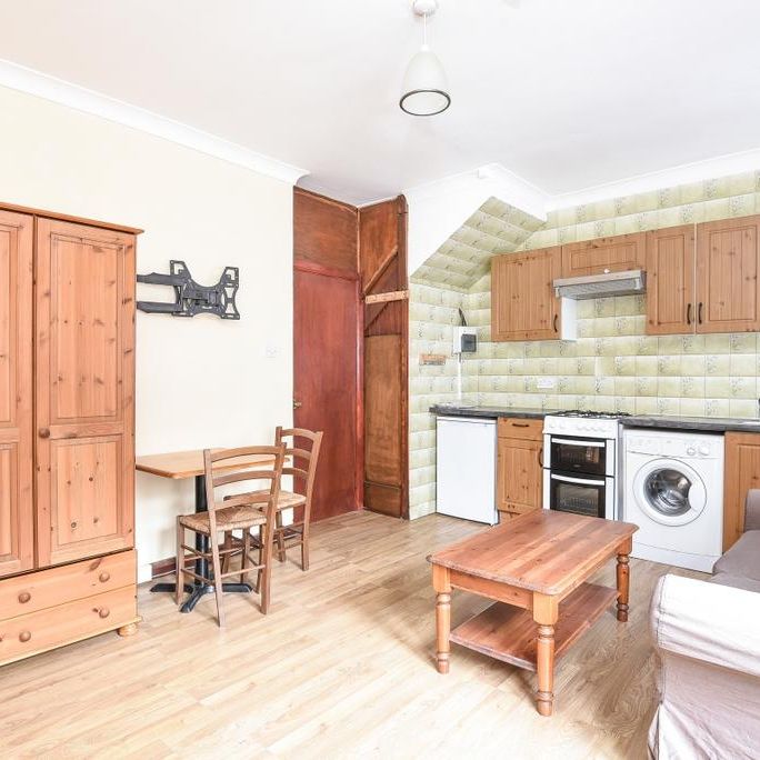 Studio to rent - Photo 1