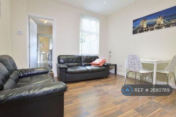 1 bedroom in a house share to rent - Photo 1