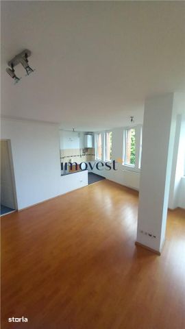 De inchiriat:Apartament gol cu 2 camere in zona Centrala - Fotografie 5