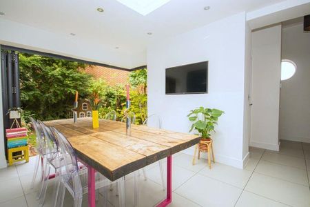 4 bedroom detached house to rent - Photo 3