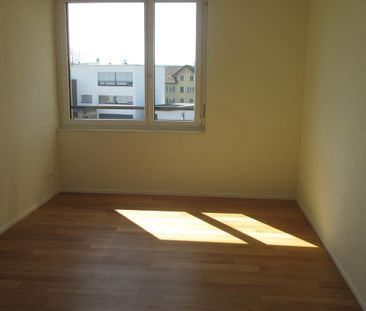 Grosszügige, moderne 3.5-Zimmerwohnung in Emmen - Photo 2