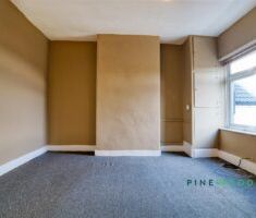 3 BEDROOM House - Terraced - Photo 5