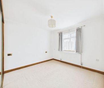 5 bedroom detached bungalow to rent - Photo 4