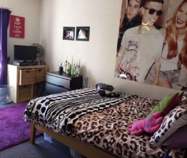 1 bedroom in a house share to rent - Photo 2