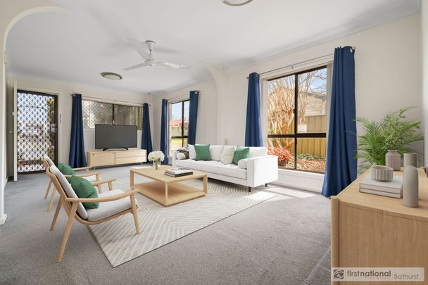 Charming Home with Studio in the Heart of Bathurst - Photo 1