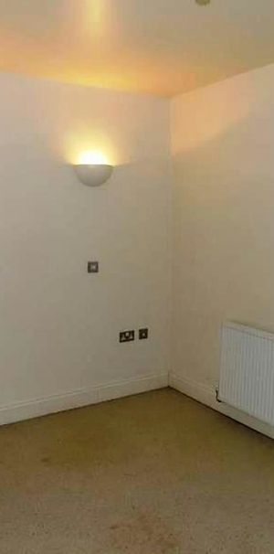 Flat to rent on - Photo 1