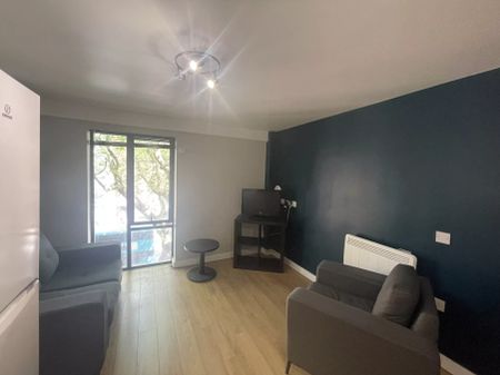 Classic 3 Bed Apartment - Photo 5