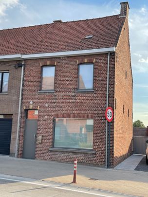 Twee slaapkamer gezinswoning (type halfopen) met ruim terras - Foto 1