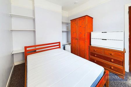 5 bedroom House To Let Total Size: 1680 SQ FT - Photo 3