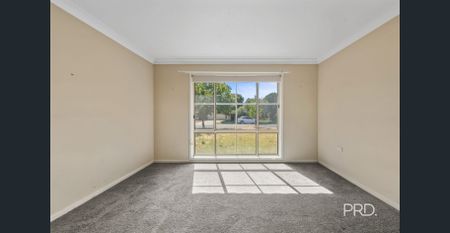 38 Balleroo Crescent, Glenfield Park NSW - Photo 2