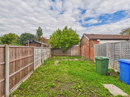 2 bedroom terraced house to rent - Photo 3