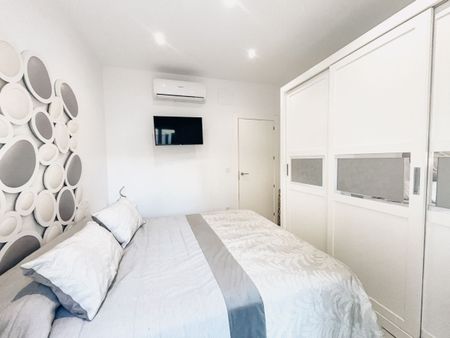 Apartment in Benalmadena, Costa del Sol - Photo 2