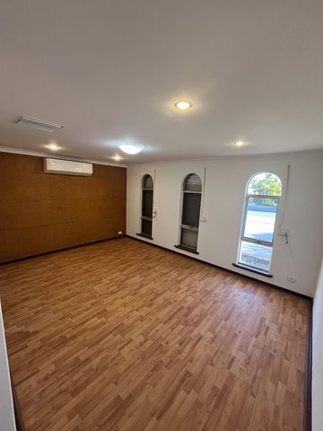 Peaceful Room in a Renovated Home - Prime Location! - Photo 5