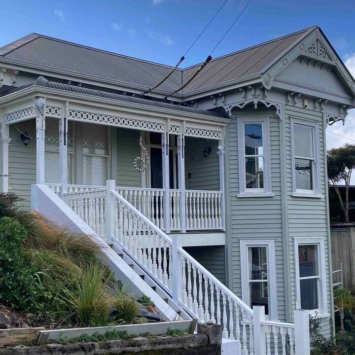 Classic Four Bedroom Villa Recently Renovated - Photo 1