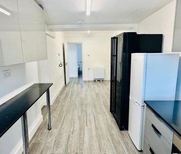 3 bedroom flat to rent - Photo 5