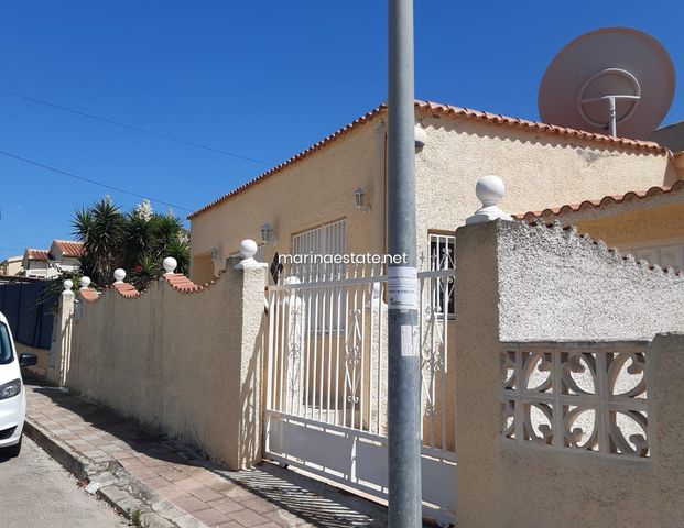 Bungalow in San Fulgencio, Urb. La Marina, for rent - Photo 1