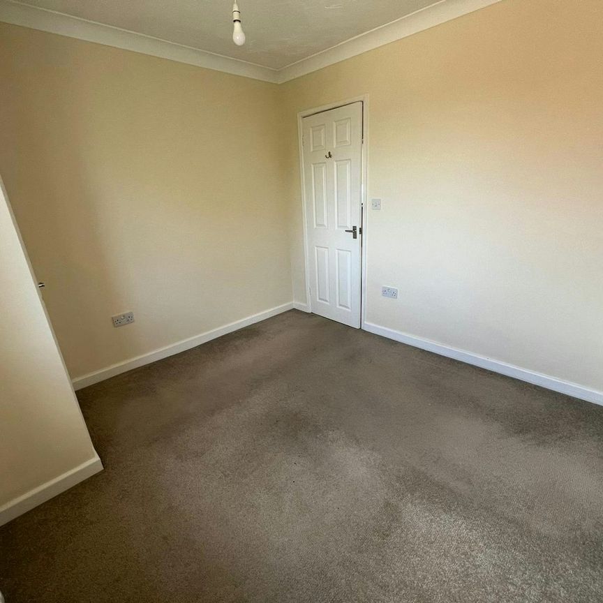 Flat to rent on - Photo 1