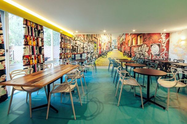 Hawthorn East - Photo 1