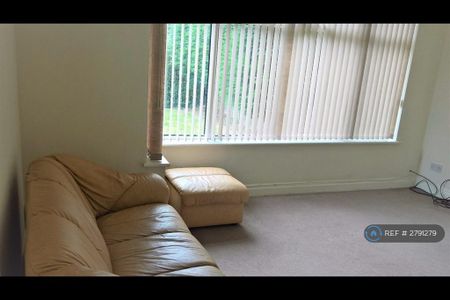 3 bedroom semi-detached house to rent - Photo 2