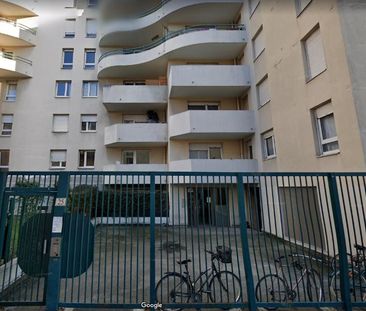 Location Appartement 3 pièces 69m² LYON 7ème - Photo 3