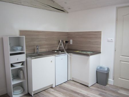 Location Appartement 1 pièce 28m² FONTENAY LE COMTE 85200 - Photo 4