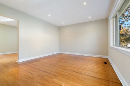 For Lease - 377 Horsham Avenue, Toronto, Ontario - Photo 4