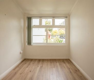 Charm and Character filled 2 Bedroom Home! - Photo 2