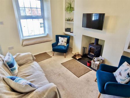 2 bedroom semi-detached house to rent - Photo 2