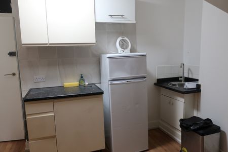 Room in a Shared House, Cranwich Road, N16 - Photo 3