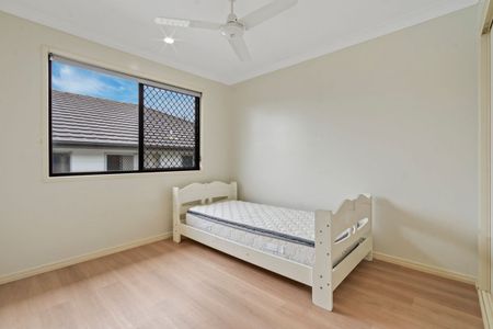 Beautiful Four Bedroom Home on a Large Block - Photo 3