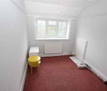 3 bedroom flat to rent - Photo 3