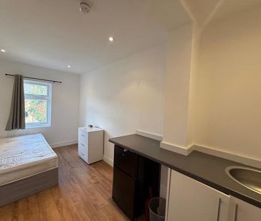 1 bedroom in a house share to rent - Photo 6