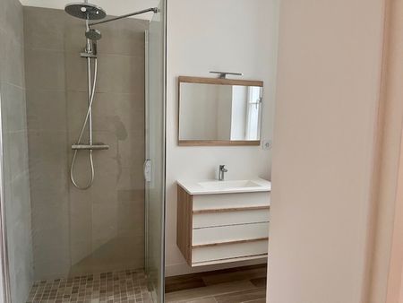 Location Appartement 5 pièces 182m² ANGOULEME 16000 - Photo 4