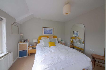 2 bedroom semi-detached house to rent - Photo 4
