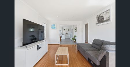 Warm and Welcoming Home - Photo 3