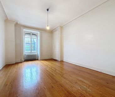 EAUX-VIVES - Sublime appartement de 8 pièces vue Jet-d'Eau - Photo 4