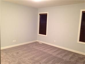 Well maintained Beautiful 2-Storey 3 bdrms Home in Evanston! - Photo 3