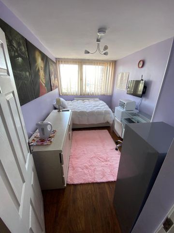 1 bedroom in a flat share to rent - Photo 5
